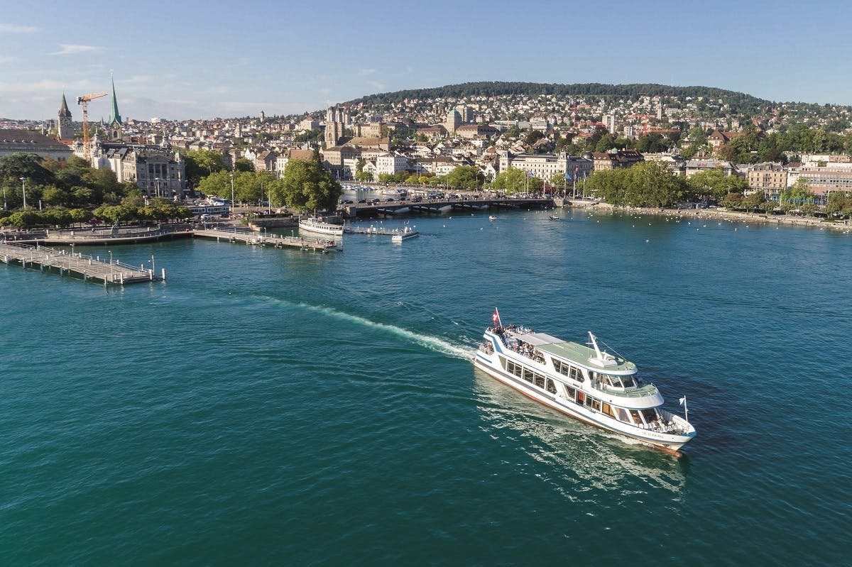 Bustour met gids door Zürich met rondvaart over het meer en optionele toegang tot het FIFA Museum