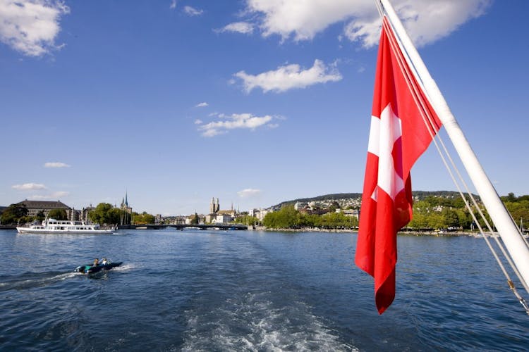 Zurich guided bus tour with lake cruise