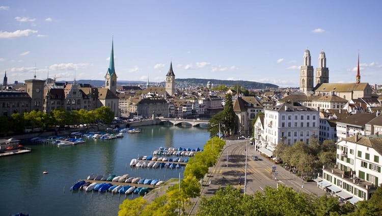 Zurich guided bus tour with lake cruise