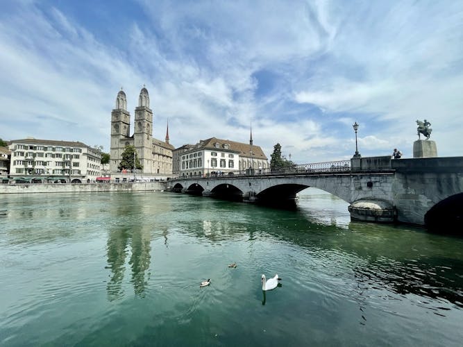 Zurich guided bus tour with lake cruise