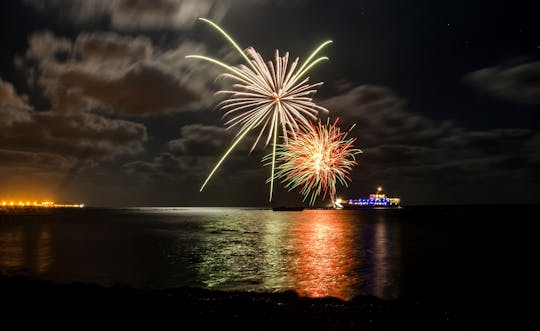 Paphos Wave Dancer Sunset BBQ Bootsfahrt mit Feuerwerk