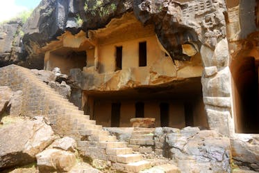 Excursão guiada de exploração de cavernas antigas de Bhaja de Pune