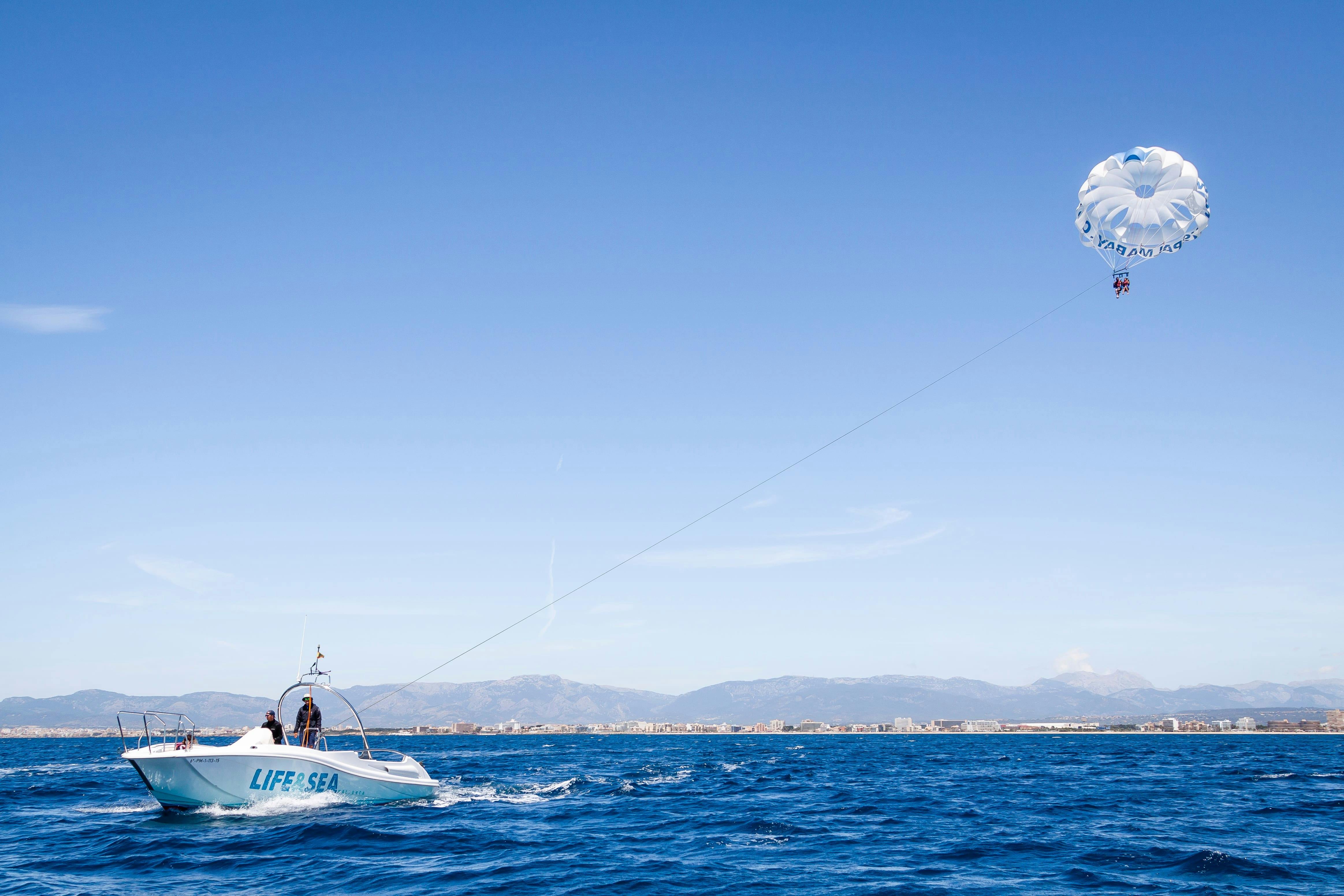 Playa de Palma billet til parasailing med Life & Sea