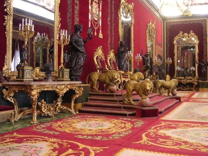 Royal Palace of Madrid guided tour and Tablao Torres Bermejas flamenco show with tapas