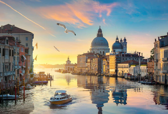 2-hour boat rental with driver and optional aperitif