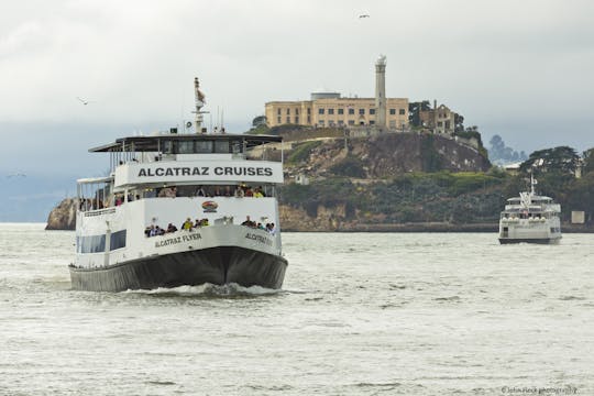 Alcatraz and Golden Gate Bridge bike guided tour