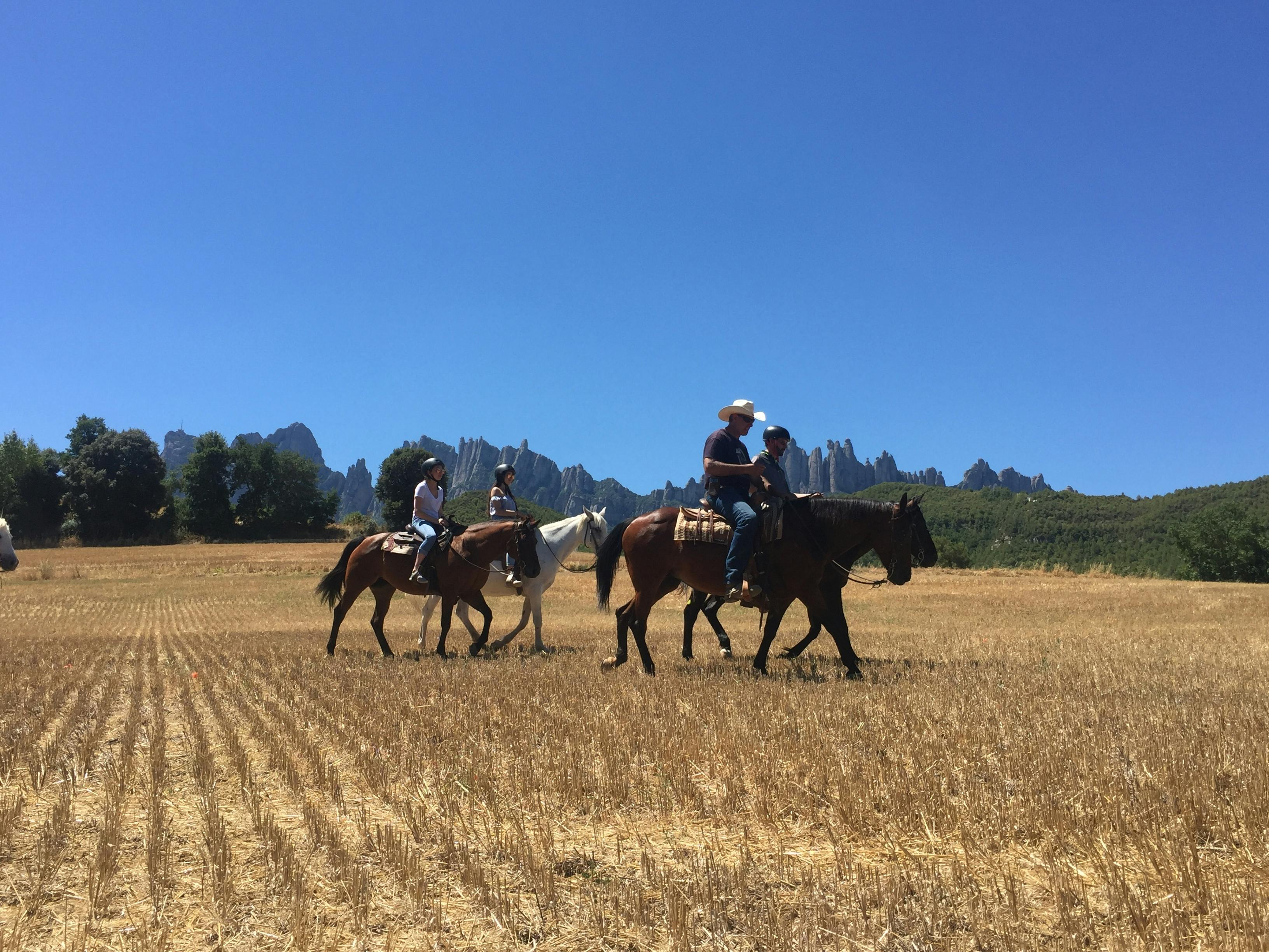 Experiência de caminhada e passeios a cavalo em Montserrat saindo de Barcelona