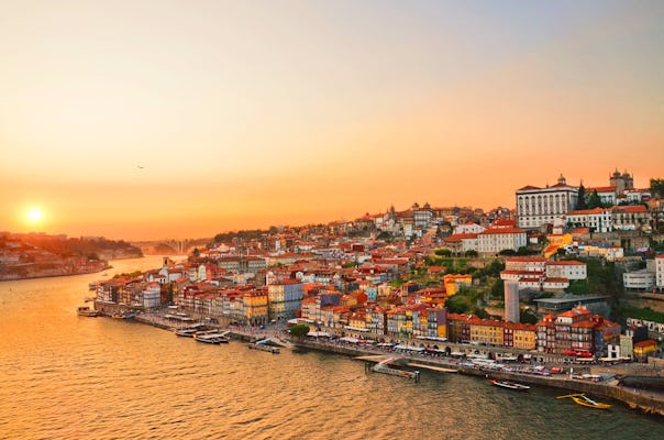 Tour a piedi sul tetto al tramonto del vino di Porto