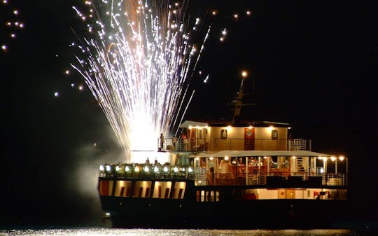 Paphos Dinner- und Feuerwerks-Bootsfahrt Ticket
