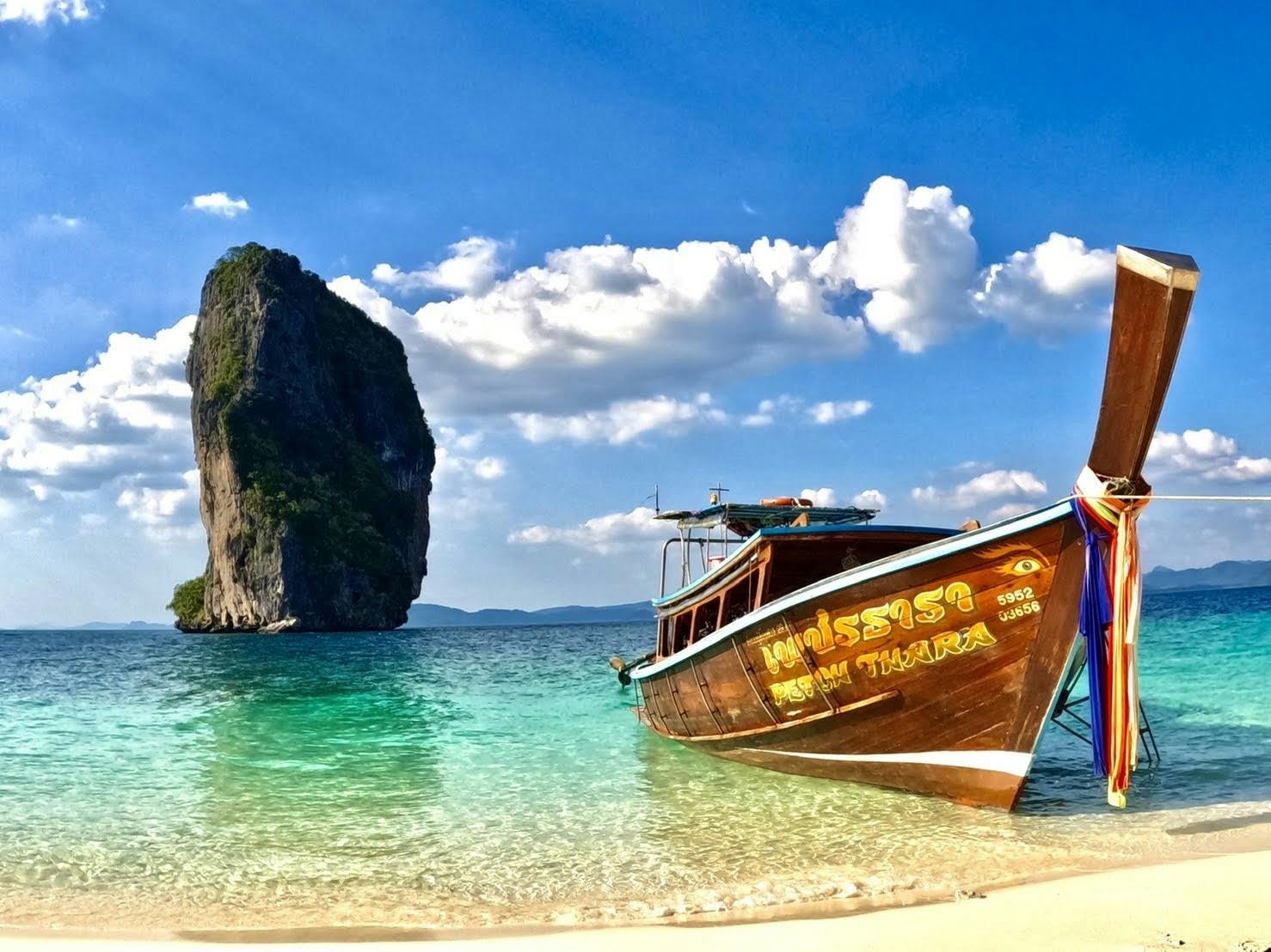 4 Islands snorkeling boat tour with walk on tombolo from Krabi