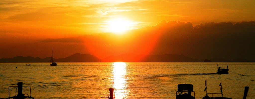 Zonsondergangtour langs de 7 eilanden met diner en nachtelijk snorkelen vanuit Krabi