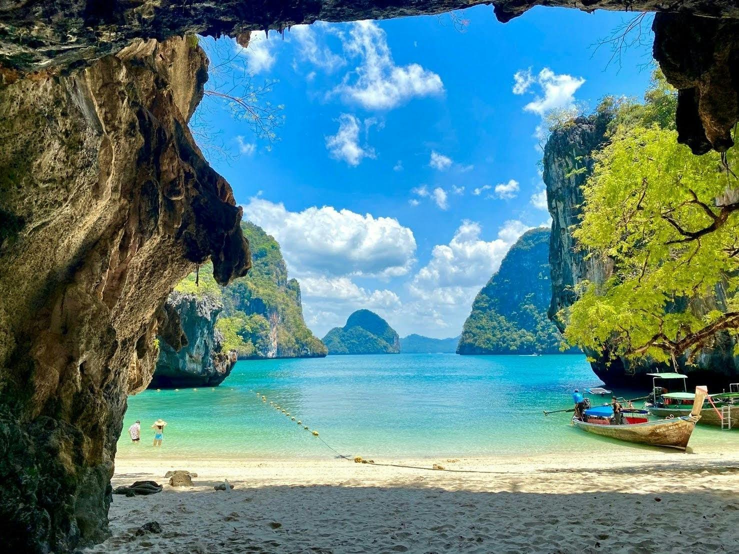 Hong Island snorkelling boat tour with 360° viewpoint from Krabi Musement