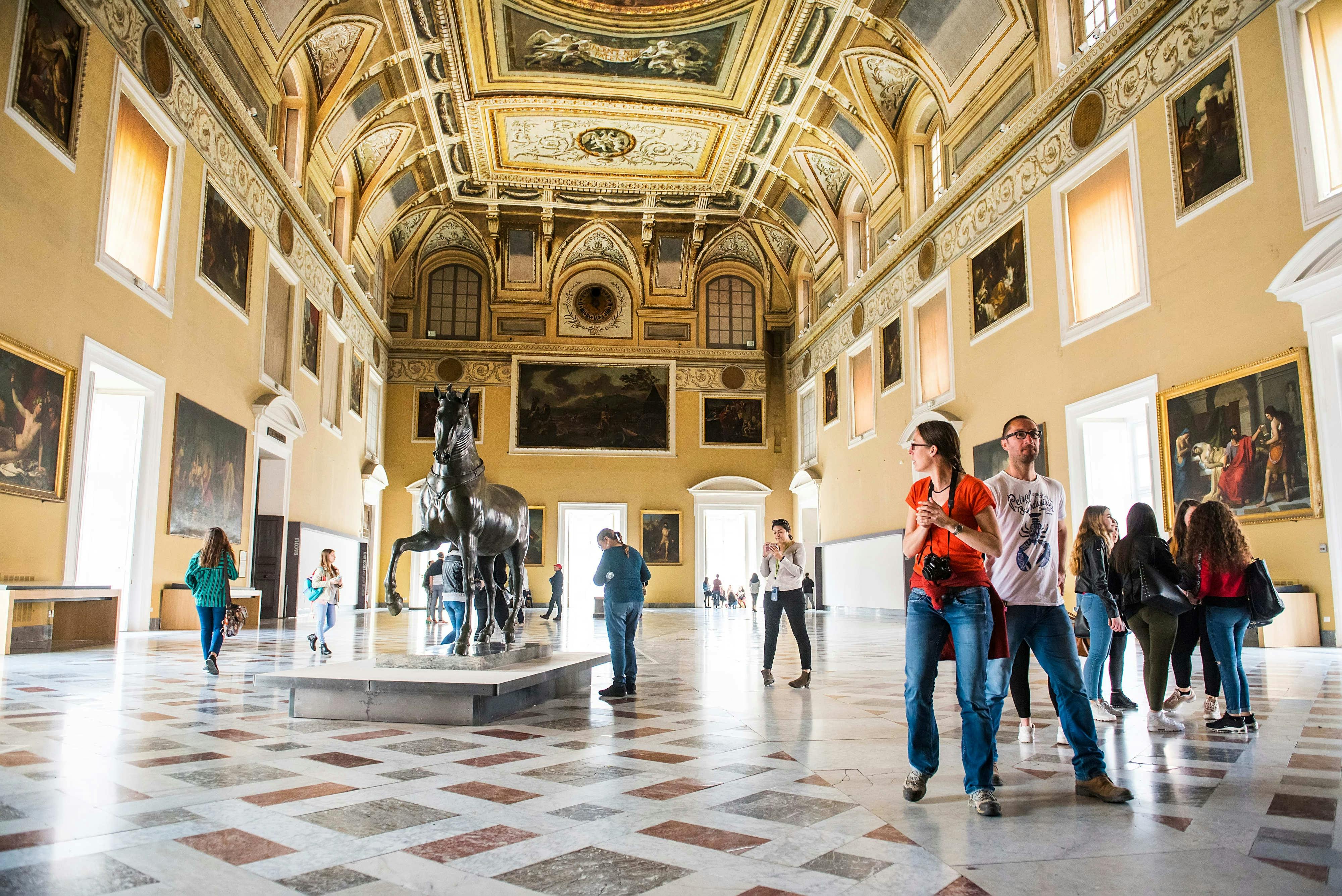 Excursão em grupo pequeno ao Museu Arqueológico de Nápoles com um arqueólogo