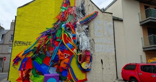 Tour guidato a piedi privato di street art ad Aberdeen