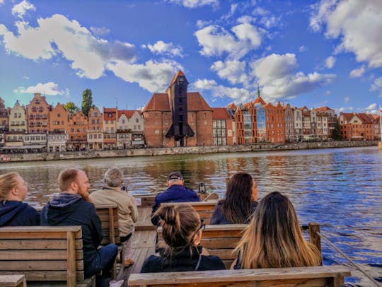 Cruzeiro pela cidade de Gdansk em um barco polonês histórico