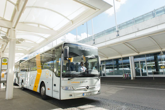 Lufthansa airport express bus to and from Munich city center