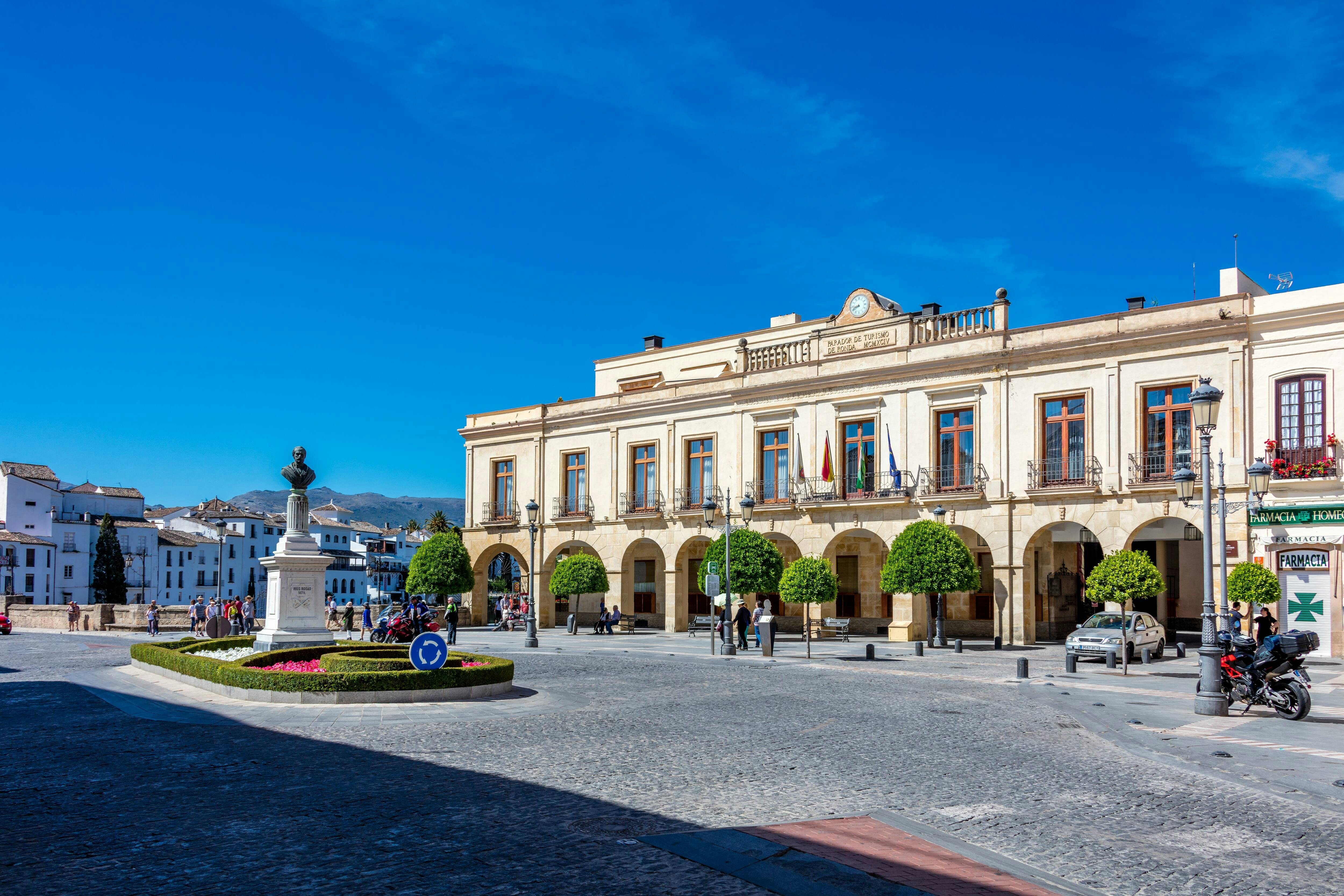 Ronda Guided Tour with Modernist Palace Visit
