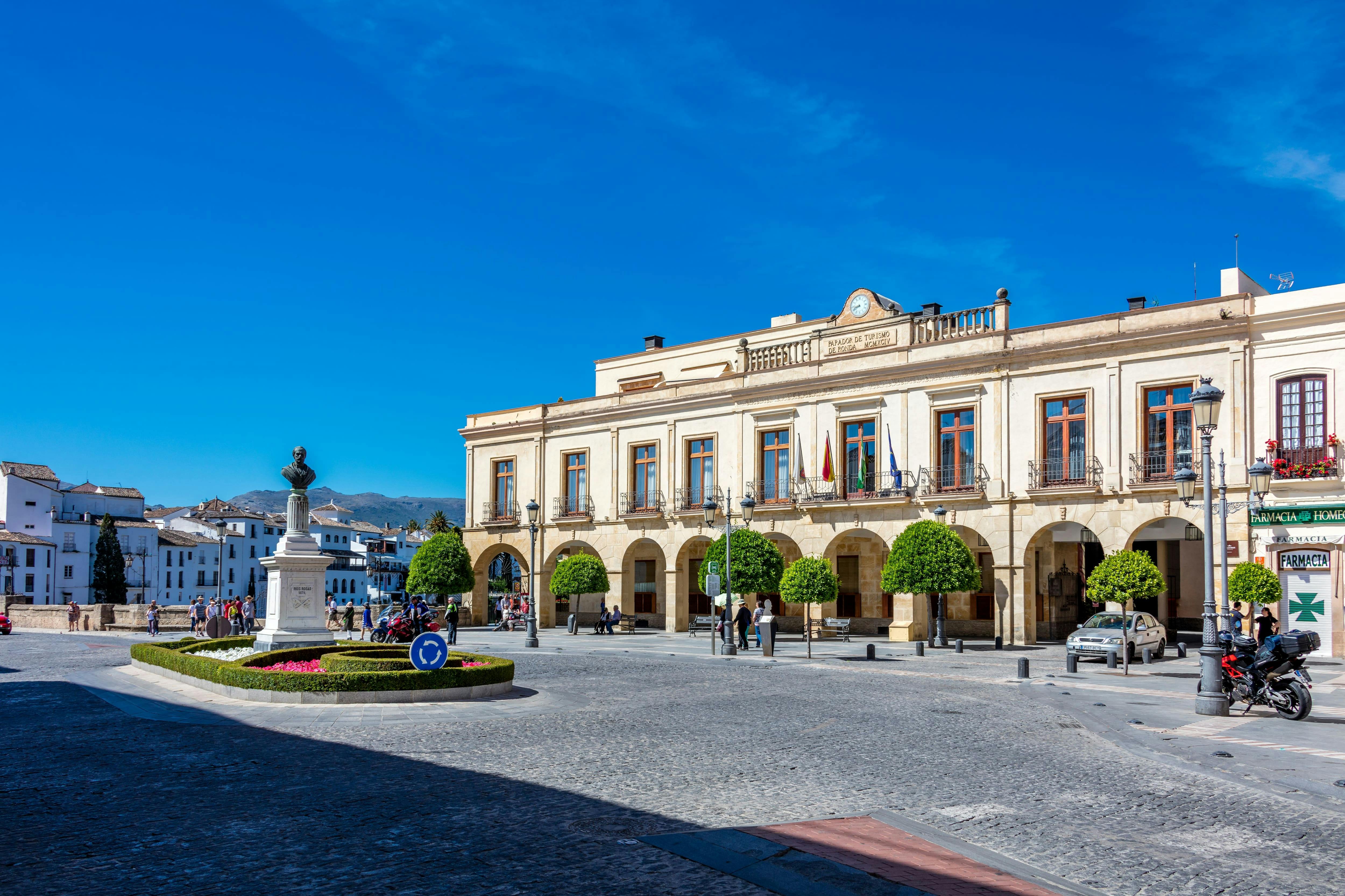 Ronda Guided Tour with Modernist Palace Visit