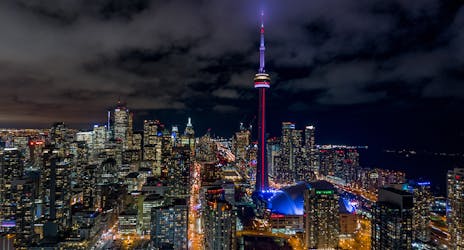 Tour nocturno de Toronto con crucero por el puerto