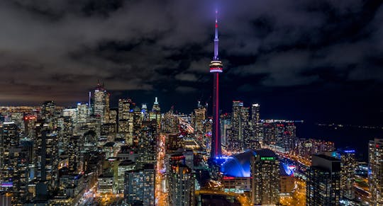 Tour noturno de Toronto com cruzeiro no porto
