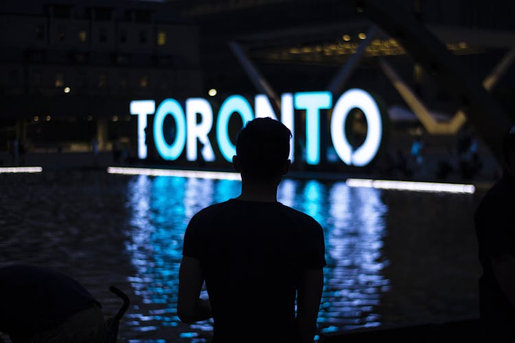 Scenic Toronto night tour