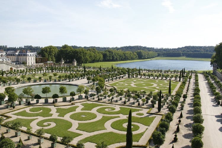 Tour of Versailles Palace and Musical Gardens show