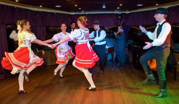 6-course dinner cruise with folk dancing and operetta show