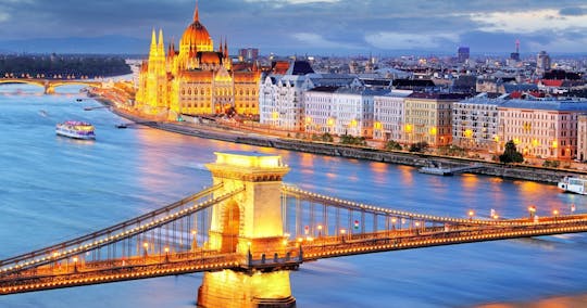 Panoramic cruise with dinner in Budapest
