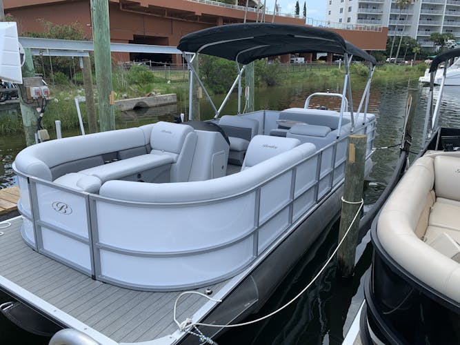 Pontoon-Tritoon boat rental around Pensacola Beach