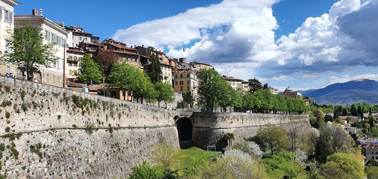 Bergamo audio guide with TravelMate app