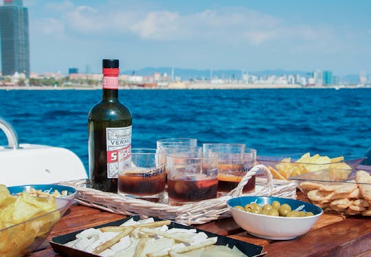Excursion en catamaran à Barcelone avec déjeuner
