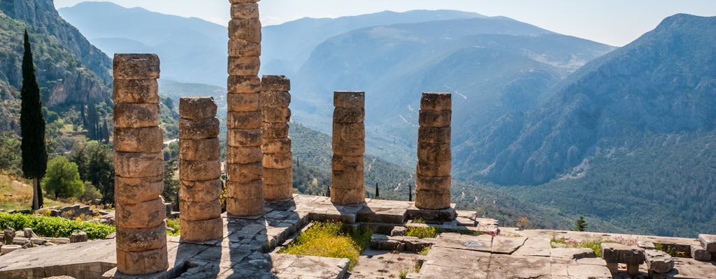 Delphi guided day tour