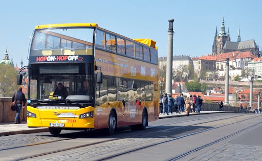 Hop-on, hop-off-bustour door Praag