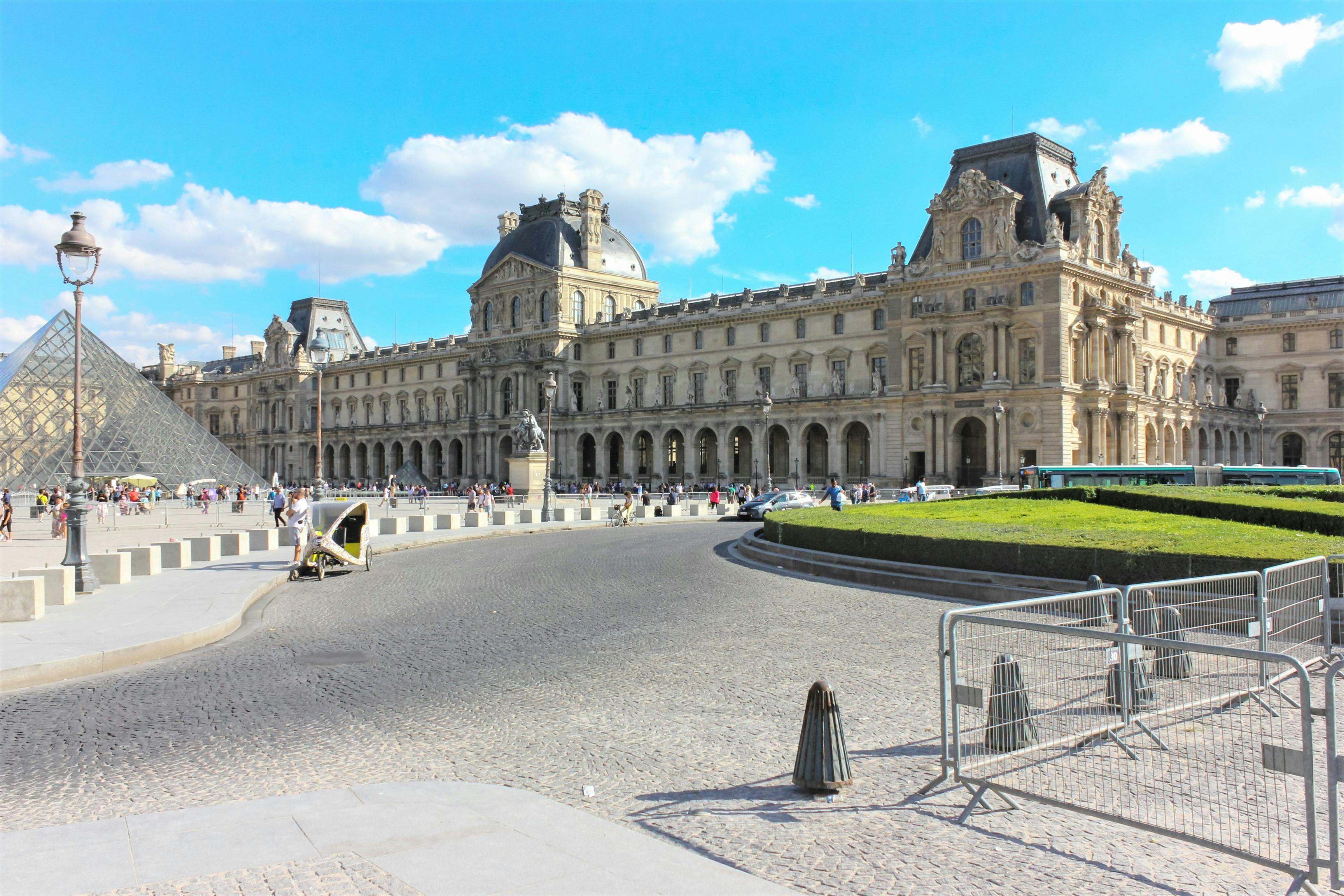 Louvre Museum Greatest Masterpieces small group tour Musement