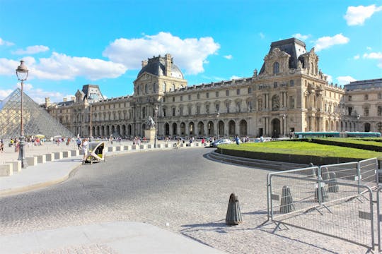 Louvre Museum Greatest Masterpieces small group tour