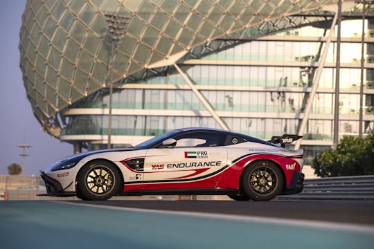 Doświadczenie pasażera Astona Martina GT4