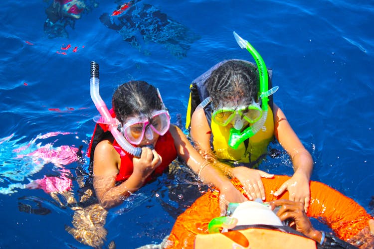 Private boat trip in Sharm El Sheikh with seafood lunch and drinks