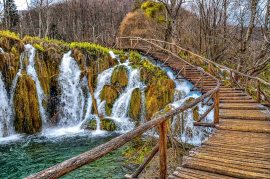 Visita guidata del parco nazionale dei laghi di Plitvice con pacchetto regalo