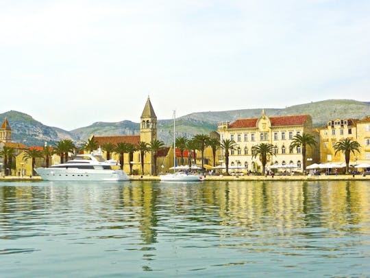 Passeio de barco de meio dia em Trogir, Lagoa Azul e Stomorska