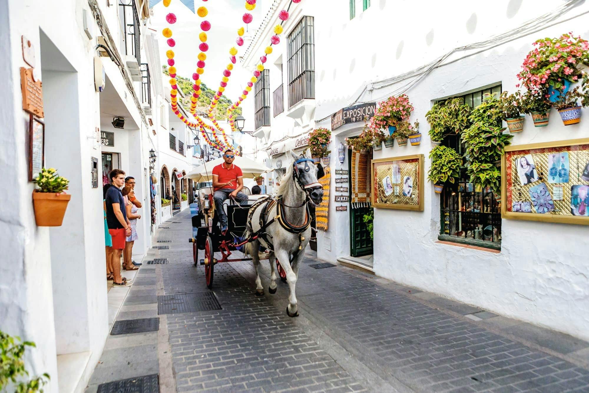 Targ w Fuengiroli i wycieczka do Mijas