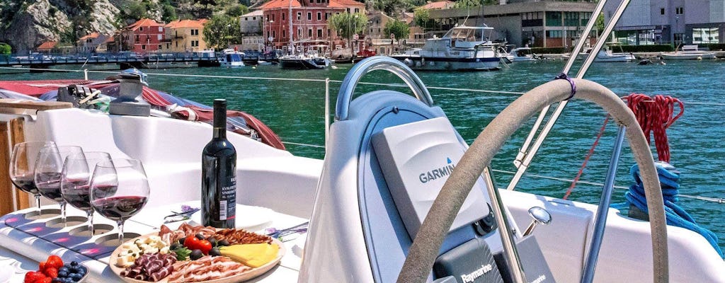 Excursão privada de um dia navegando de Split a Brač com almoço incluído