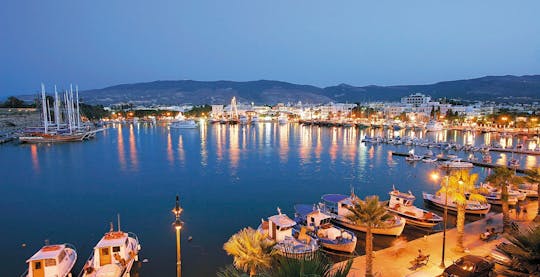 La ville de Kos de nuit
