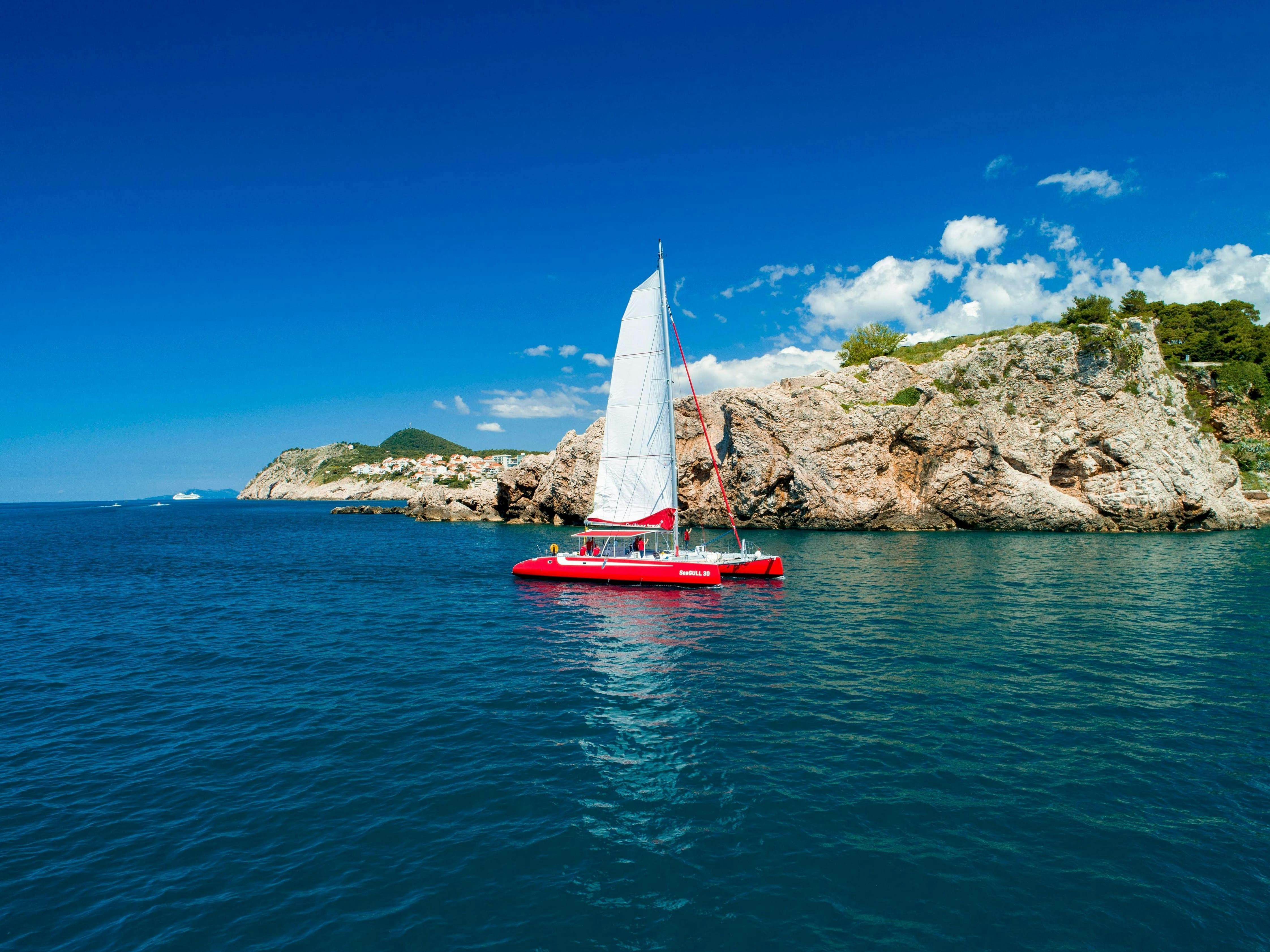 Croisière en catamaran à Dubrovnik et la grotte bleue avec arrêts baignade