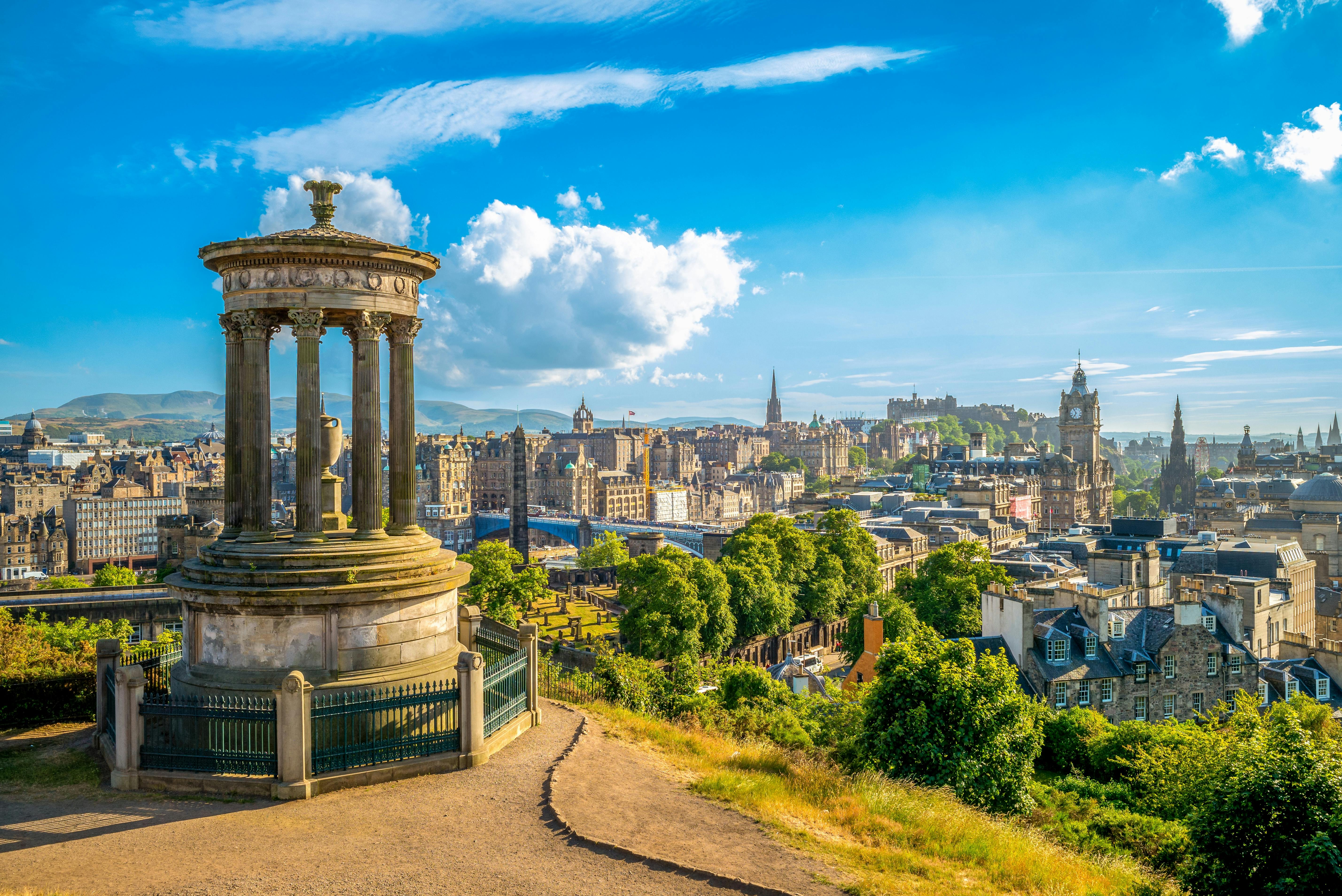 Self-guided audio tour of Edinburgh's old town highlights