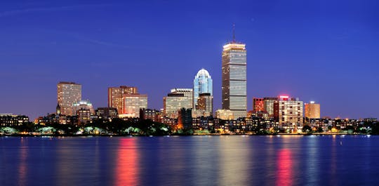 Excursão noturna guiada em Boston com cruzeiro ao pôr do sol
