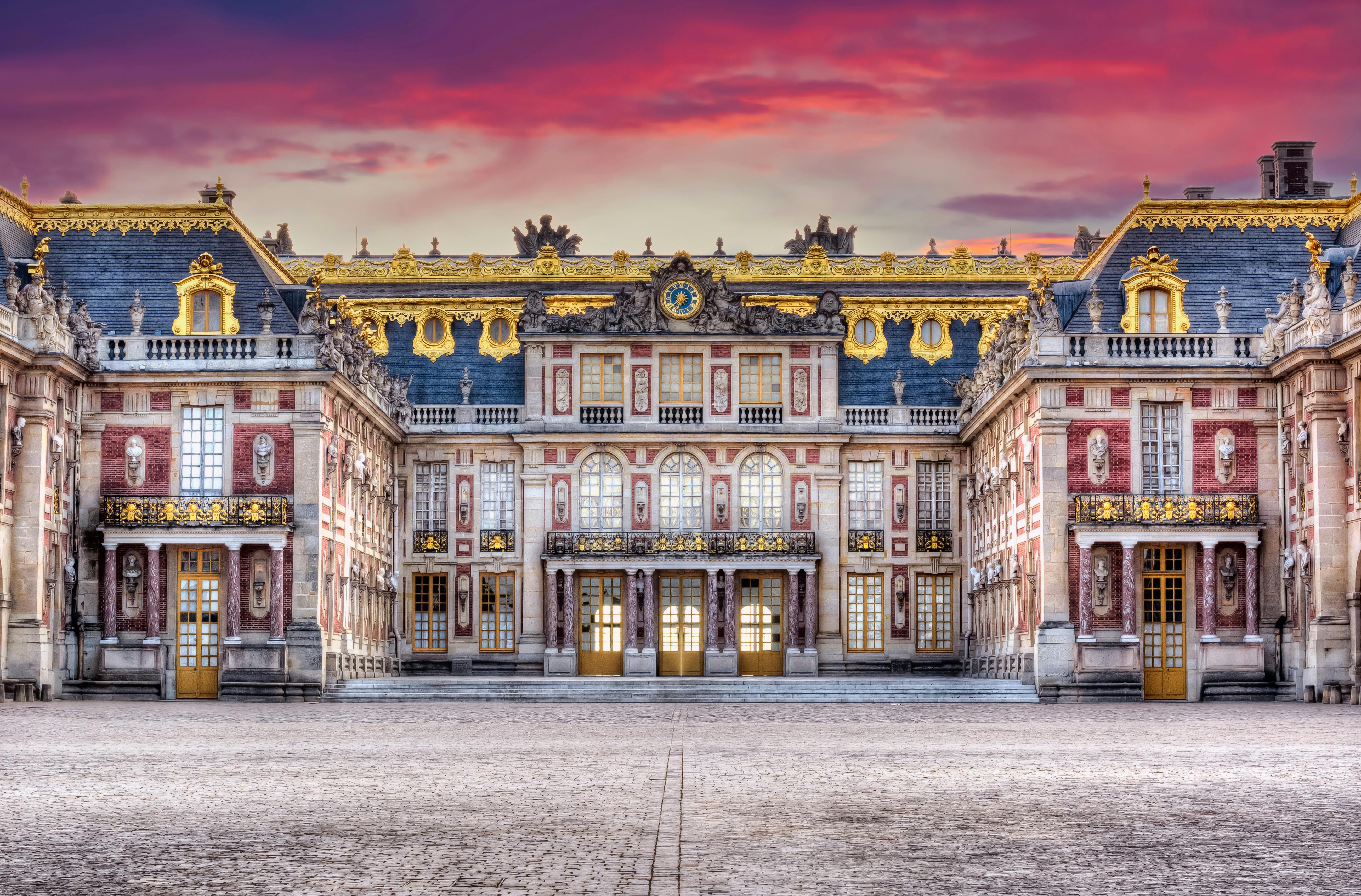 Visita guiada al Palacio de Versalles desde París que incluye espectáculos en los jardines