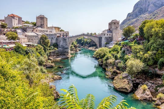 La ville de Mostar à la journée et une demeure ottomane