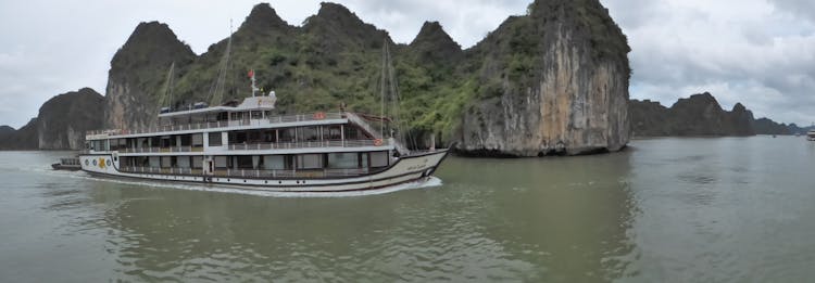 8-day Hanoi, Tam Coc, Sapa and Halong Bay guided tour