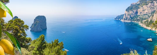 Wycieczka łodzią na Capri „Living la Dolce Vita”.