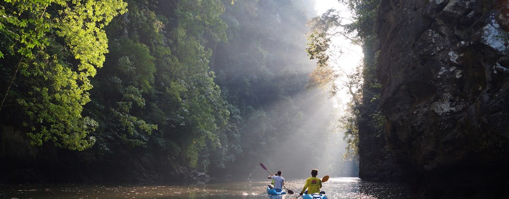 Aventura de caiaque no mar de dia inteiro em Ao Thalane de Krabi